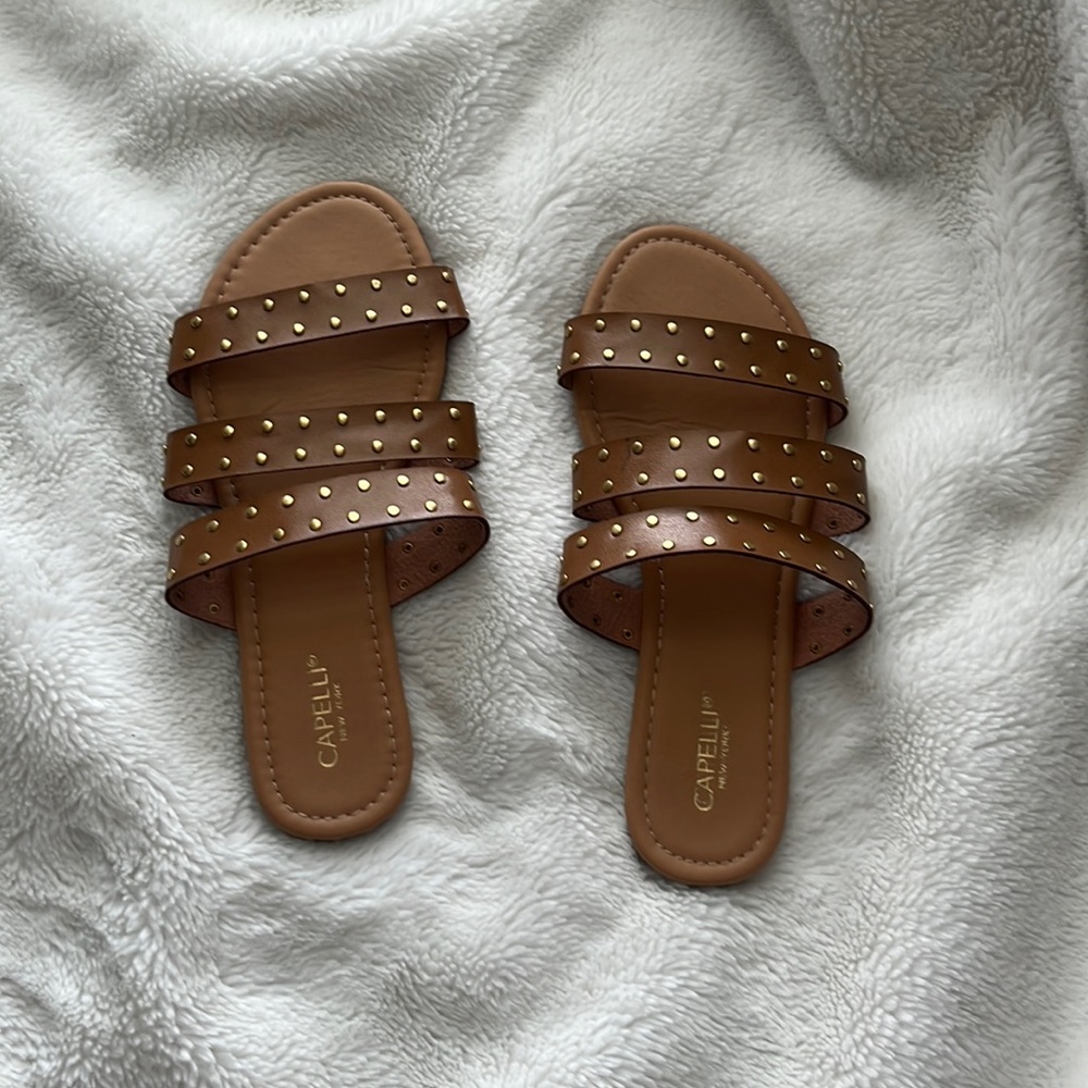 Flat sandals.